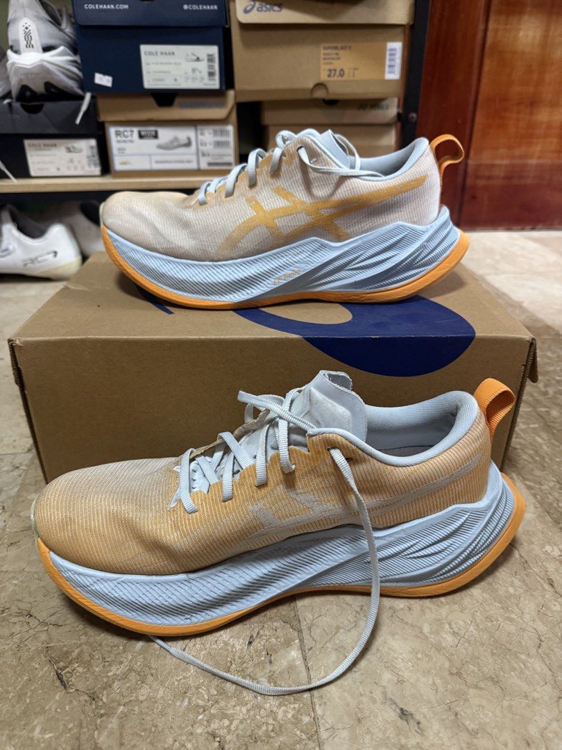 Asics Superblast US 9M (Category: Sneakers) located in Muntinlupa City. Submitted by mattjrml (Listing ID 1467028389, Image 2). Description: Asics Superblast - Size: US 9M - Condition: Uppers are clean with no tears; soles show minor dirt and scuffing from light use - Mileage: ~500km.