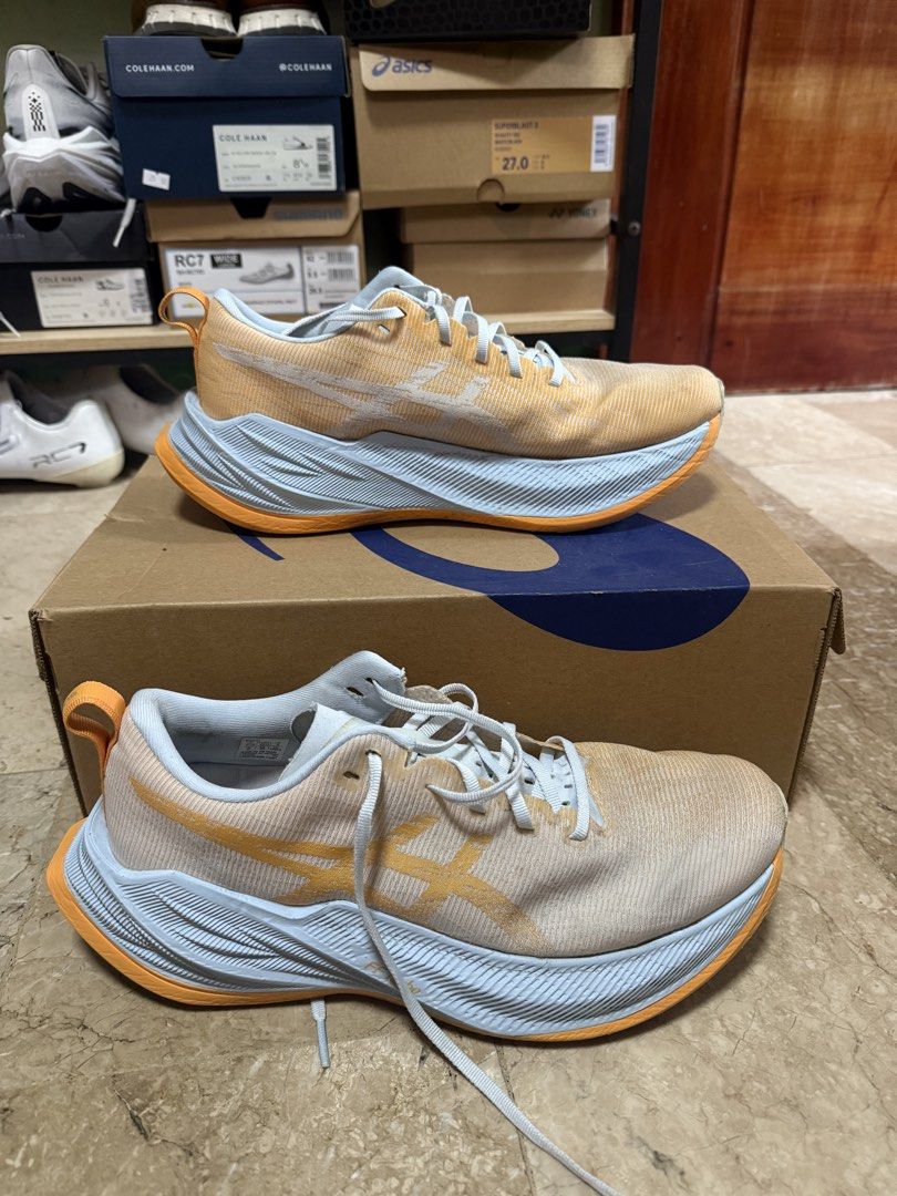 Asics Superblast US 9M (Category: Sneakers) located in Muntinlupa City. Submitted by mattjrml (Listing ID 1467028389, Image 3). Description: Asics Superblast - Size: US 9M - Condition: Uppers are clean with no tears; soles show minor dirt and scuffing from light use - Mileage: ~500km.