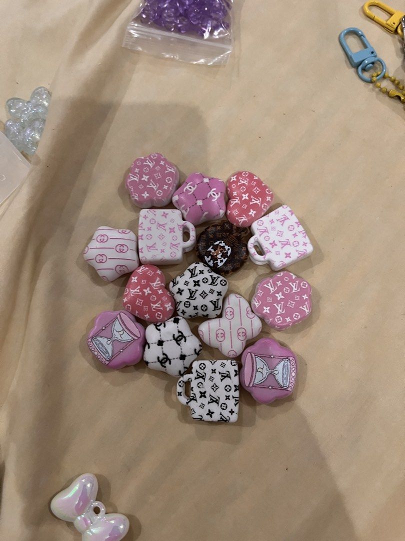 Assorted beads (Category: Craft Supplies & Tools) located in Baguio. Submitted by jessam.gamboa (Listing ID 1467156113, Image 1). Description: .