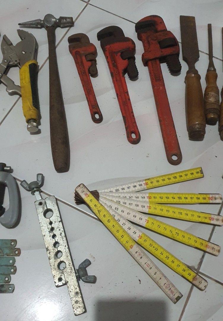 Assorted Hand Tools Wrenches Hammers Chisels Measuring Tools (Category: Construction Tools & Equipment) located in Castillejos. Submitted by evangelist82332 (Listing ID 1467102016, Image 3). Description: FOR SALE: Samu't Saring Lumang Hand Tools (Bundle Set / Whole Lot Selling — BAWAL ANG TINGI) Presyo: ₱ 1,500 (Negotiable para sa buong lot) Lokasyon: Castillejos, Zambales Mabilisang benta lang po bilang isang buong bundle o lot. Hindi po ito ibi