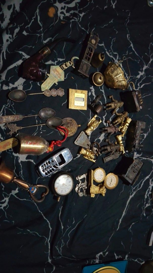 Assorted miniature brass trinkets clocks spoons pipe lot (Category: Vintage Collectibles) located in Caloocan City. Submitted by chuaniki (Listing ID 1467154742, Image 1). Description: - Mixed lot of tiny metal trinkets, spoons, clocks, small figurines, and a toy cell phone - Features various brass and metal finishes with aged and tarnished pieces - Ideal for dollhouses, dioramas, and miniature collectors - Sold as a bundle lot only.