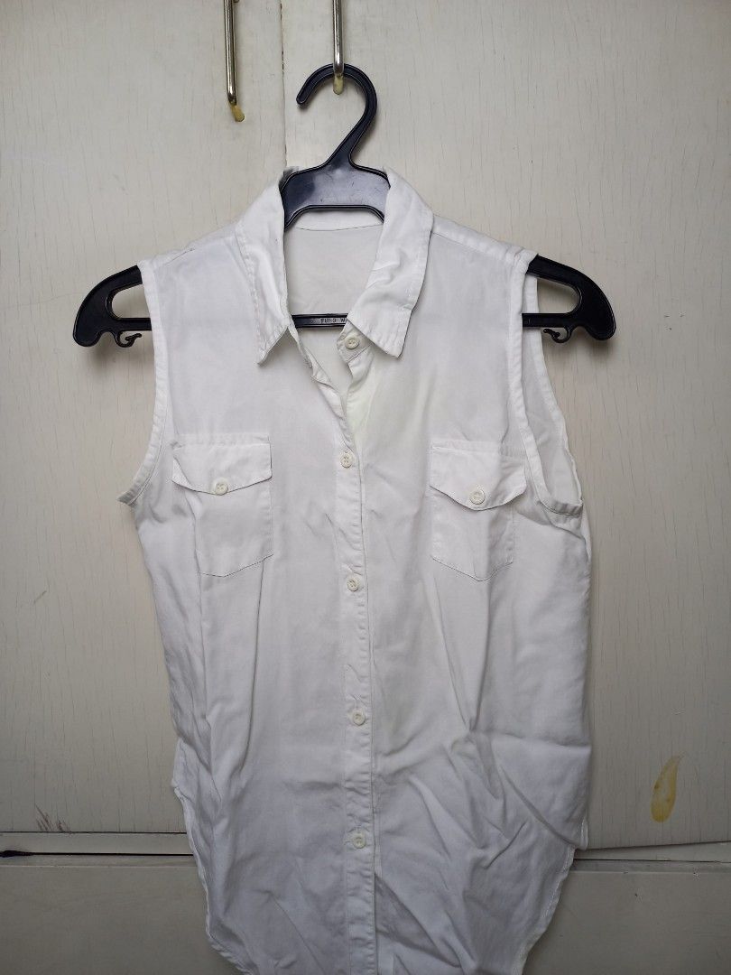 Assorted Toos (Category: Blouses) located in Manila. Submitted by einnorsells (Listing ID 1466999207, Image 1). Description: Assorted tops. Fits SMALL-MEDIUM 100 EA 250 FOR 3 Linen blend material 📌 gcash / gotyme / bank 📌 ggx / sdd / jnt.