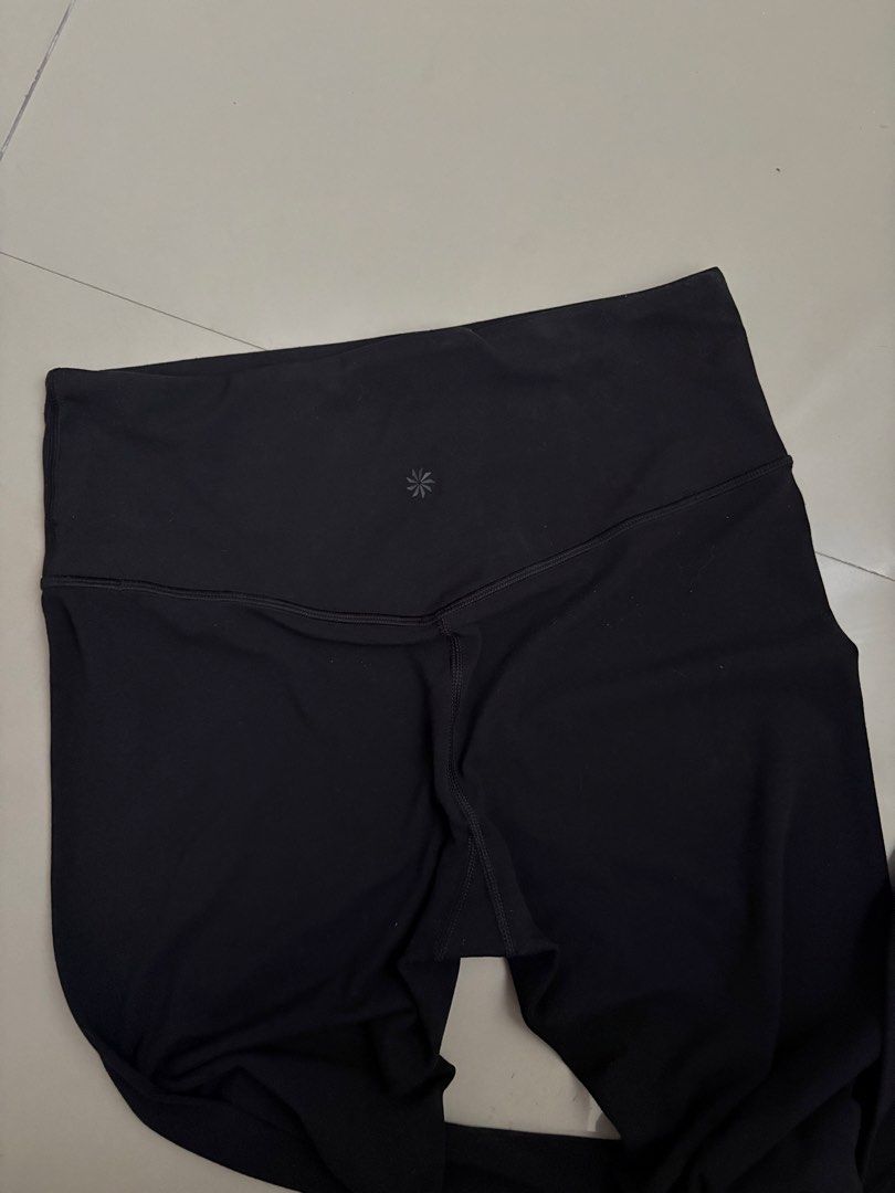 Athleta high-rise V-shaped back leggings. (Category: Activewear) located in Binangonan. Submitted by polinn.xx (Listing ID 1467060827, Image 2). Description: Athleta high-rise V-shaped back leggings. W: 28-30 L: 37 Super ganda, parang lululemon material. 🧈 350+SF 💌.