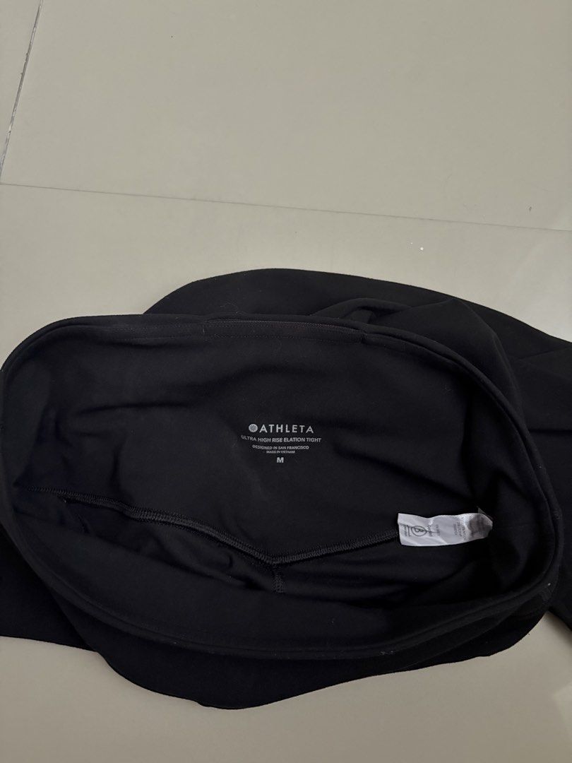 Athleta high-rise V-shaped back leggings. (Category: Activewear) located in Binangonan. Submitted by polinn.xx (Listing ID 1467060827, Image 3). Description: Athleta high-rise V-shaped back leggings. W: 28-30 L: 37 Super ganda, parang lululemon material. 🧈 350+SF 💌.