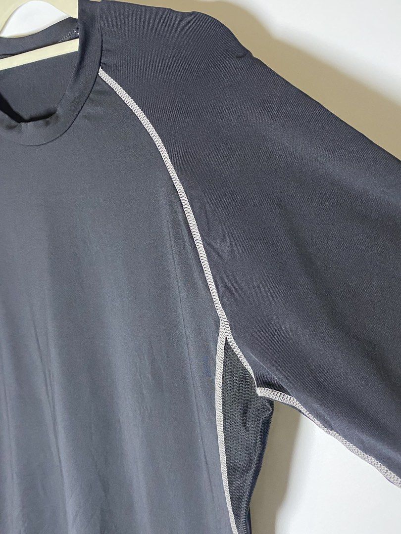 Athletic shirt for men black (Category: Activewear) located in Makati City. Submitted by indaysukaycloset (Listing ID 1467034257, Image 3). Description: Body Toughness JW-628 Athletic Shirt Black GENDER: FOR MEN ONLY BRAND: Body Toughness / JW-628 COLOR: Black / Grey Stitch MATERIAL: Polyester stretch - quick dry CONDITION: 9/10 - No flaws FEATURES: Breathable mesh side panel, raglan cut PRICE: ₱200 DESC: Body Toughness Japan Base Layer for Men. 