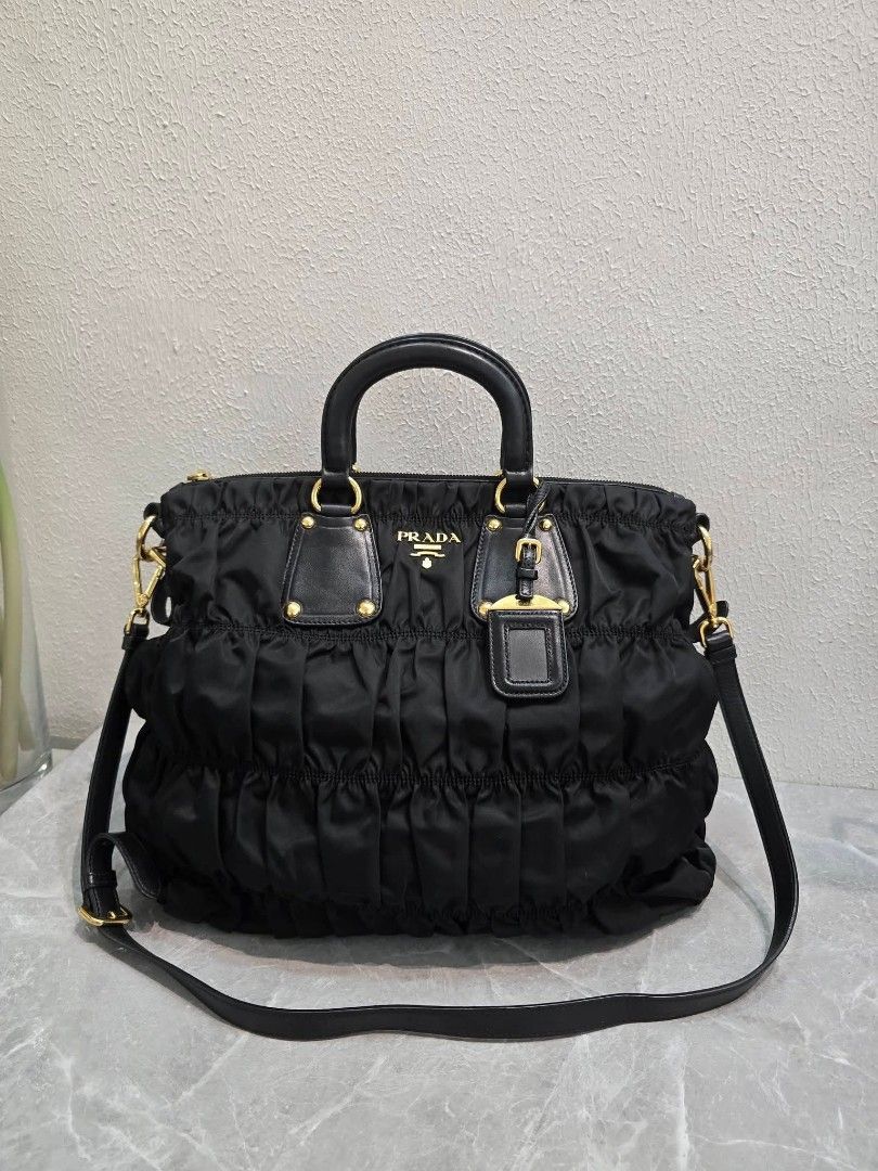 💯auth Pra_da Gaufre Large size 🅿️38000 (Category: Sling Bags) located in Davao. Submitted by luxben (Listing ID 1467050322, Image 1). Description: .