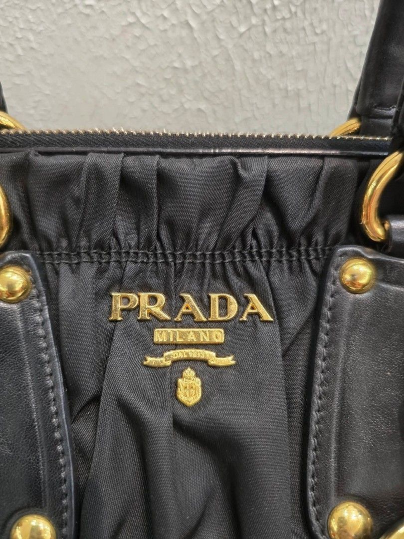 💯auth Pra_da Gaufre Large size 🅿️38000 (Category: Sling Bags) located in Davao. Submitted by luxben (Listing ID 1467050322, Image 3). Description: .