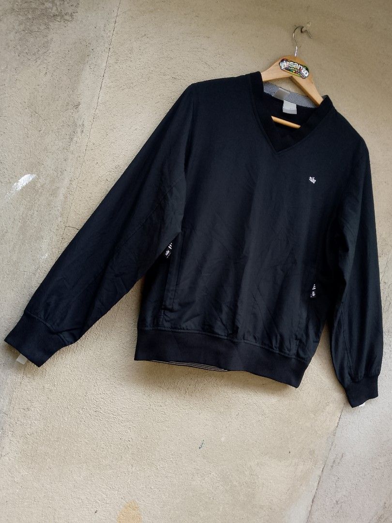 AUTHENTIC! " NIKE ( vintage black nylon) UNISEX (Category: Coats, Jackets and Outerwear) located in Danao, Cebu. Submitted by psychypymb40965 (Listing ID 1467144225, Image 3). Description: details are in first photo ‎pm/dm for other details,issues or transactions ‎negotiable! 👊😁 ‎2nd Account Available Shoes, Bags, Sandals, Slippers & more footwear just click the link below 💚👇😁❤️ or follow for update stocks. ‎https://www.carousell.ph/u/azaiah