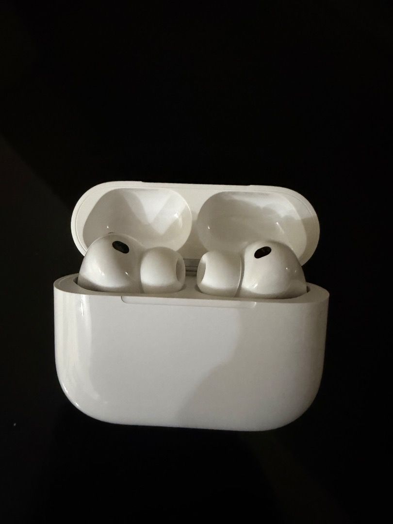 Authentic Airpods Pro 3 (Category: Earphones) located in Manila. Submitted by ari.coll (Listing ID 1467136774, Image 2). Description: READ DESCRIPTION! • authentic, purchased from powermac • warranty valid until 2027 • complete with original box + eartips • meetups available • same-day delivery can be arranged • price is still negotiable for sure buyers • dm for more photos / details.