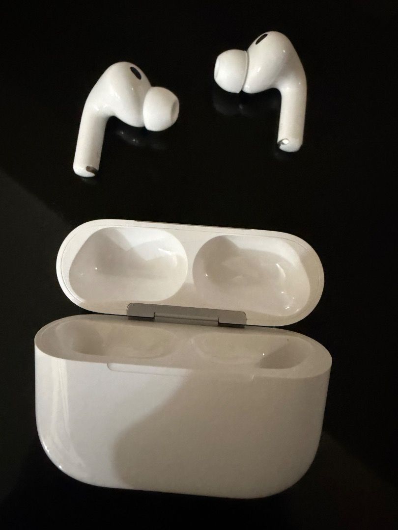 Authentic Airpods Pro 3 (Category: Earphones) located in Manila. Submitted by ari.coll (Listing ID 1467136774, Image 3). Description: READ DESCRIPTION! • authentic, purchased from powermac • warranty valid until 2027 • complete with original box + eartips • meetups available • same-day delivery can be arranged • price is still negotiable for sure buyers • dm for more photos / details.