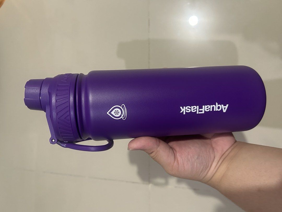 Authentic Aquaflask 18 oz Tumbler (Category: Water Bottles & Tumblers) located in Manila. Submitted by prelovedpicksph (Listing ID 1467042482, Image 2). Description: — in good condition, no flaws — 2 tumblers avail. (₱600 each) — never used.