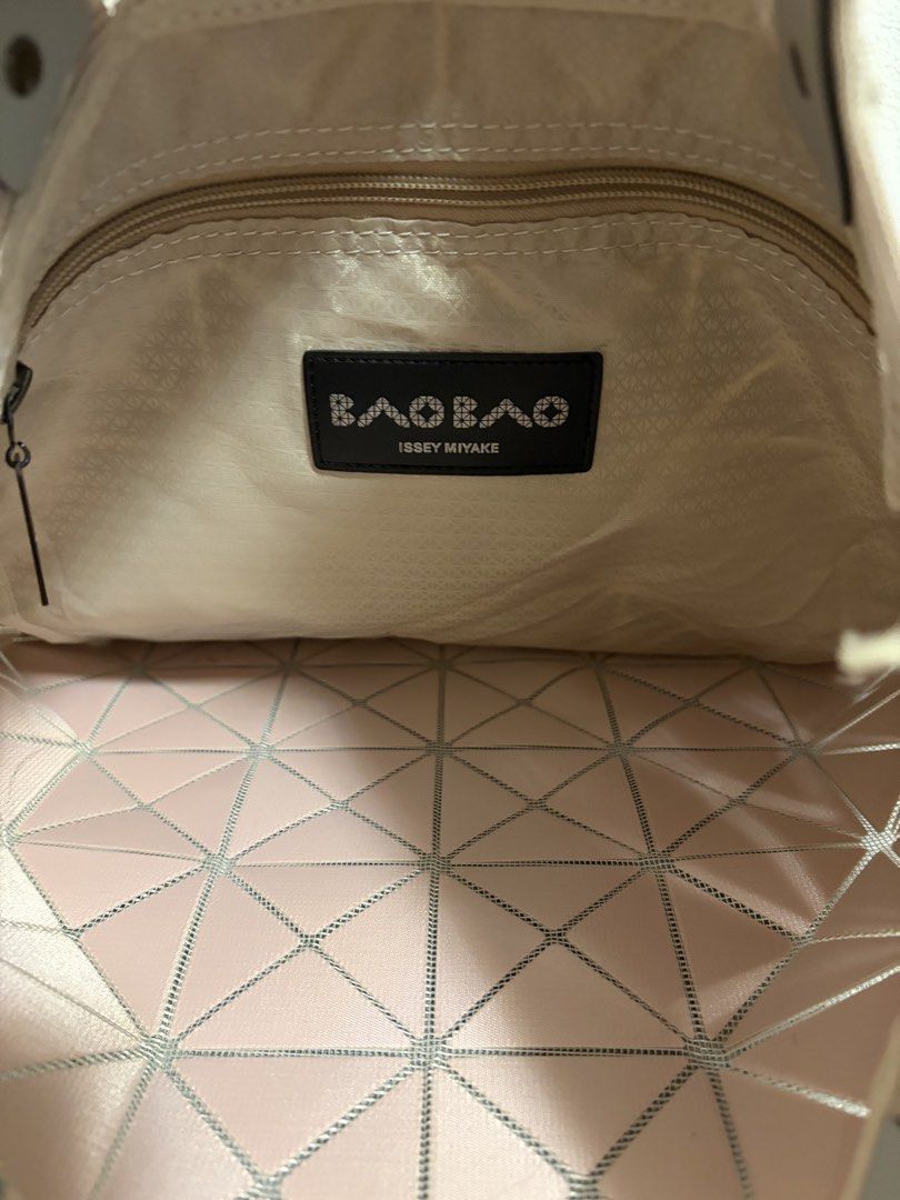 Authentic Bao Bao Lucent Tote (Category: Luxury Bags & Wallets) located in Paoay. Submitted by ysmattic (Listing ID 1467045833, Image 3). Description: 100% guaranteed authentic Bao Bao. With cards. There’s a light color transfer (see last photo)..