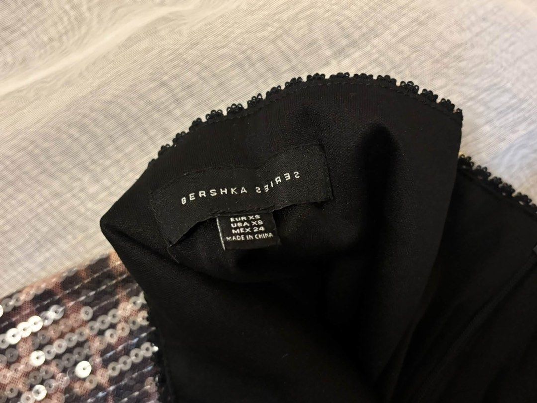 Authentic Bershka Leopard Sequin Skirt (Category: Skirts) located in Bulacan. Submitted by erinbtrc (Listing ID 1467008223, Image 2). Description: 10/10 Condition Authentic Size XS No Issue/Flaws Can do Same Day Delivery (Lalamove) If Metro Manila or J&T Delivery.