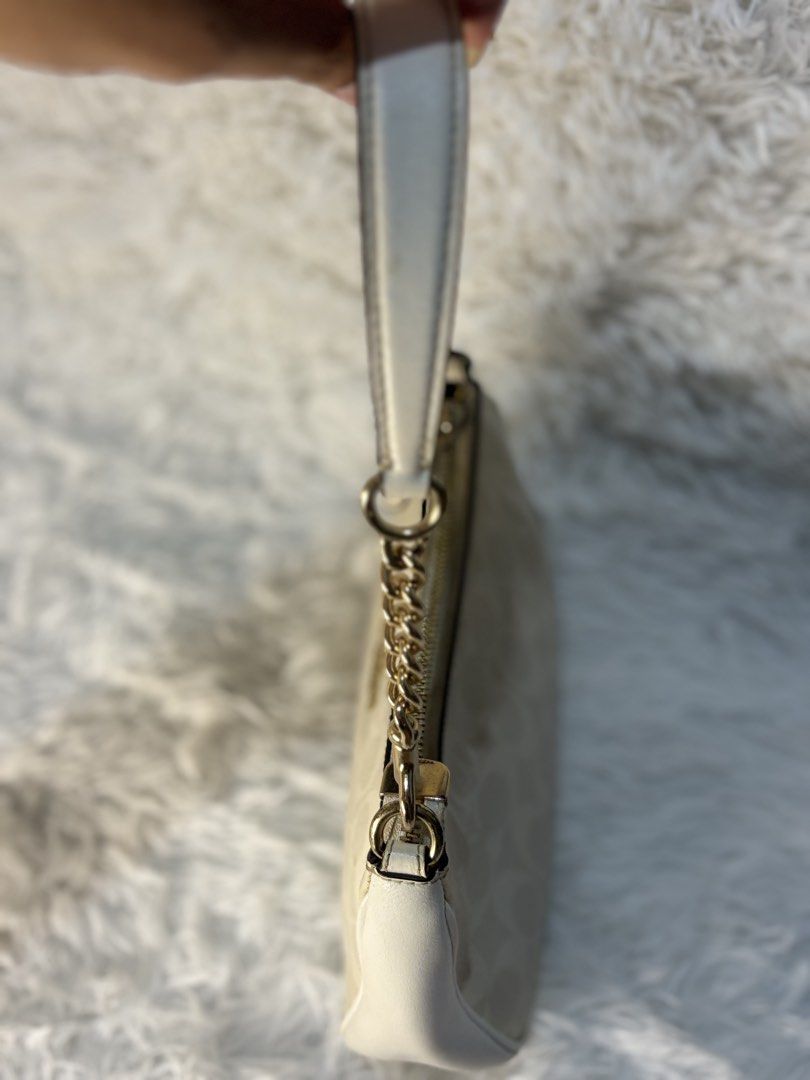 Authentic Coach Teri (Category: Shoulder Bags) located in Cainta. Submitted by anneganda11 (Listing ID 1467012727, Image 3). Description: Authentic Coach Teri Glacier.