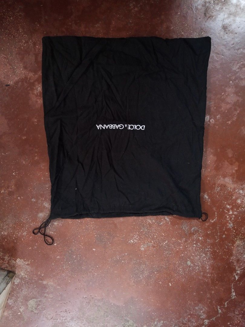 Authentic Dolce & Gabbana Black Dust Bag (Category: Luxury Bags & Wallets) located in Lucban. Submitted by aeronroyyy (Listing ID 1466986766, Image 1). Description: - Authentic Dolce & Gabbana dust bag - Made in Italy with premium quality - Classic brand logo printed on the front - Secure drawstring closure at the bottom - Ideal for storing and protecting designer bags or small accessories - Condition: Brand new / Excellent.