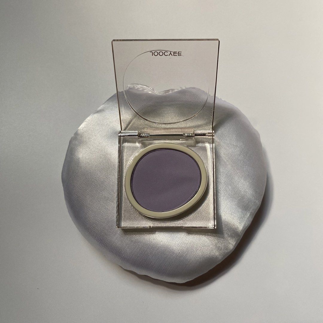 [AUTHENTIC] JOOCYEE Single Eyeshadow (Iris Purple #M105) (Category: Makeup) located in Midsayap. Submitted by someones_attic (Listing ID 1467128474, Image 2). Description: ⤿shade: iris purple (lavender/lilac matte pastel) ⤿net wt: 1.6 g | 0.056 oz ▹brand new & unused. (please refer to photos for actual condition) 💯 guaranteed authentic from Qatar cargo box 🇶🇦.