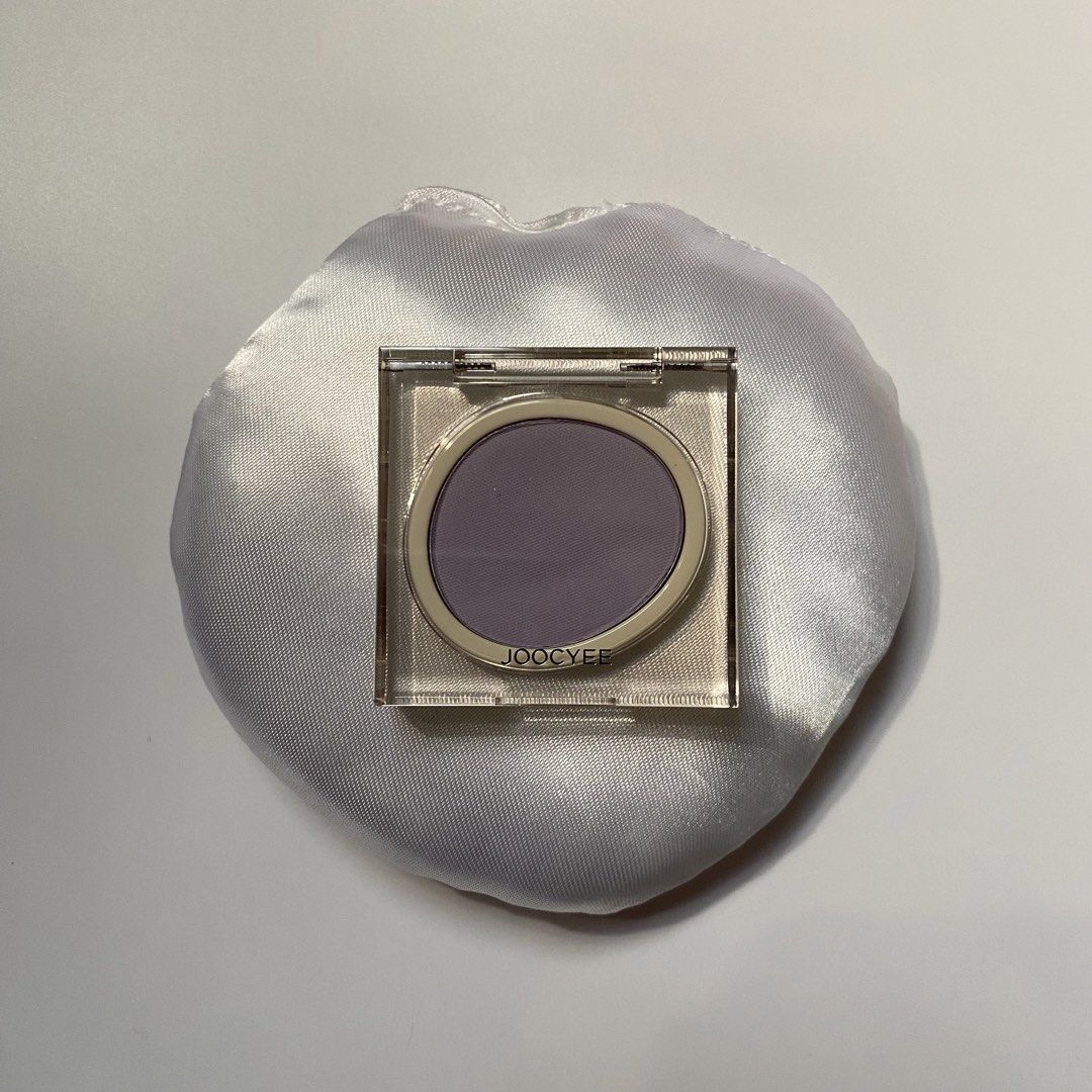 [AUTHENTIC] JOOCYEE Single Eyeshadow (Iris Purple #M105) (Category: Makeup) located in Midsayap. Submitted by someones_attic (Listing ID 1467128474, Image 1). Description: ⤿shade: iris purple (lavender/lilac matte pastel) ⤿net wt: 1.6 g | 0.056 oz ▹brand new & unused. (please refer to photos for actual condition) 💯 guaranteed authentic from Qatar cargo box 🇶🇦.