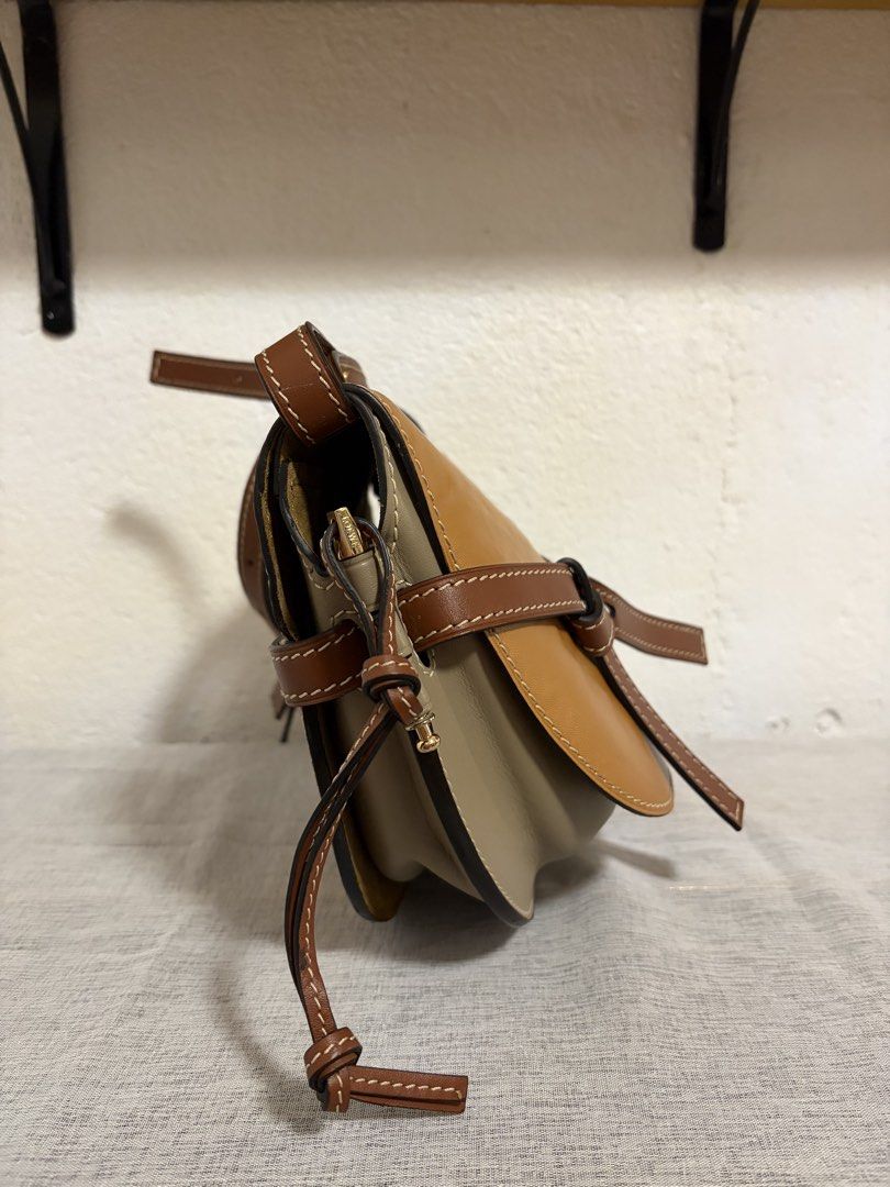 Authentic Loewe Gate Puzzle Small (Category: Luxury Bags & Wallets) located in Paoay. Submitted by ysmattic (Listing ID 1467048114, Image 3). Description: 100% guaranteed authentic Loewe. No major flaws. Fits 18 Pro Max and S26 Ultra phones. Signs of usage are visible (see last two photos). This is super steal! Price in the preloved market is 60k and above. .