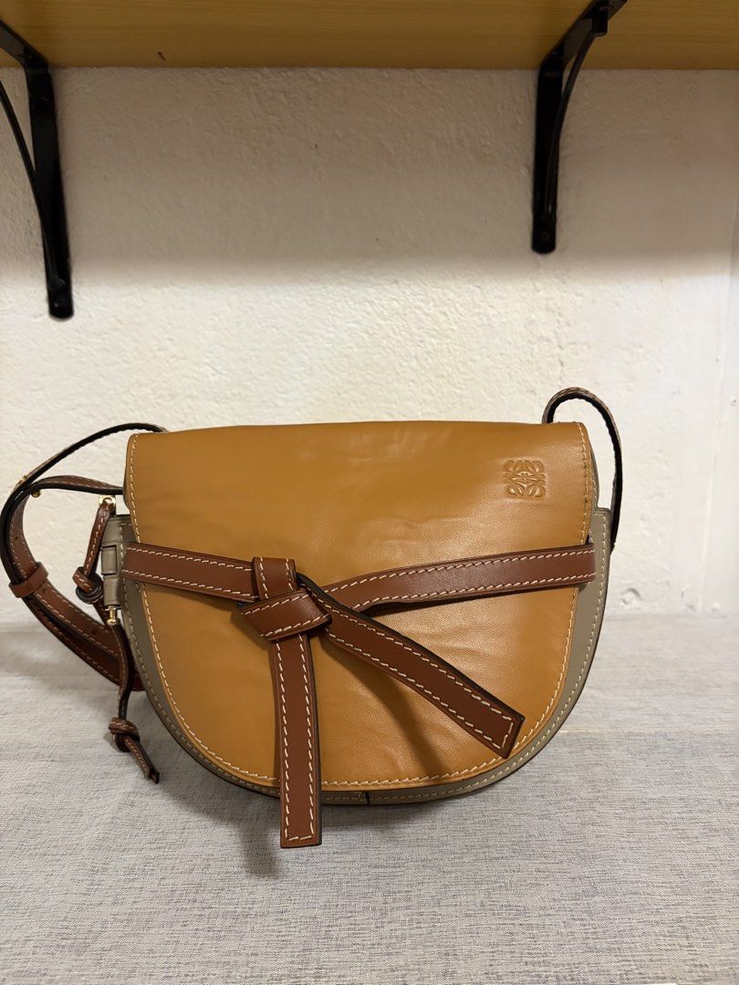 Authentic Loewe Gate Puzzle Small (Category: Luxury Bags & Wallets) located in Paoay. Submitted by ysmattic (Listing ID 1467048114, Image 1). Description: 100% guaranteed authentic Loewe. No major flaws. Fits 18 Pro Max and S26 Ultra phones. Signs of usage are visible (see last two photos). This is super steal! Price in the preloved market is 60k and above. .