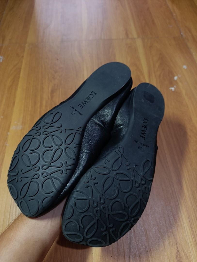Authentic Loewe Pebble Soft Ballerinas Flats (Category: Flats & Sandals) located in Bulacan. Submitted by koritoo (Listing ID 1467134397, Image 2). Description: Authentic Loewe Pebble Soft Ballerinas Flats Good as new no issue Size 39 Coded.