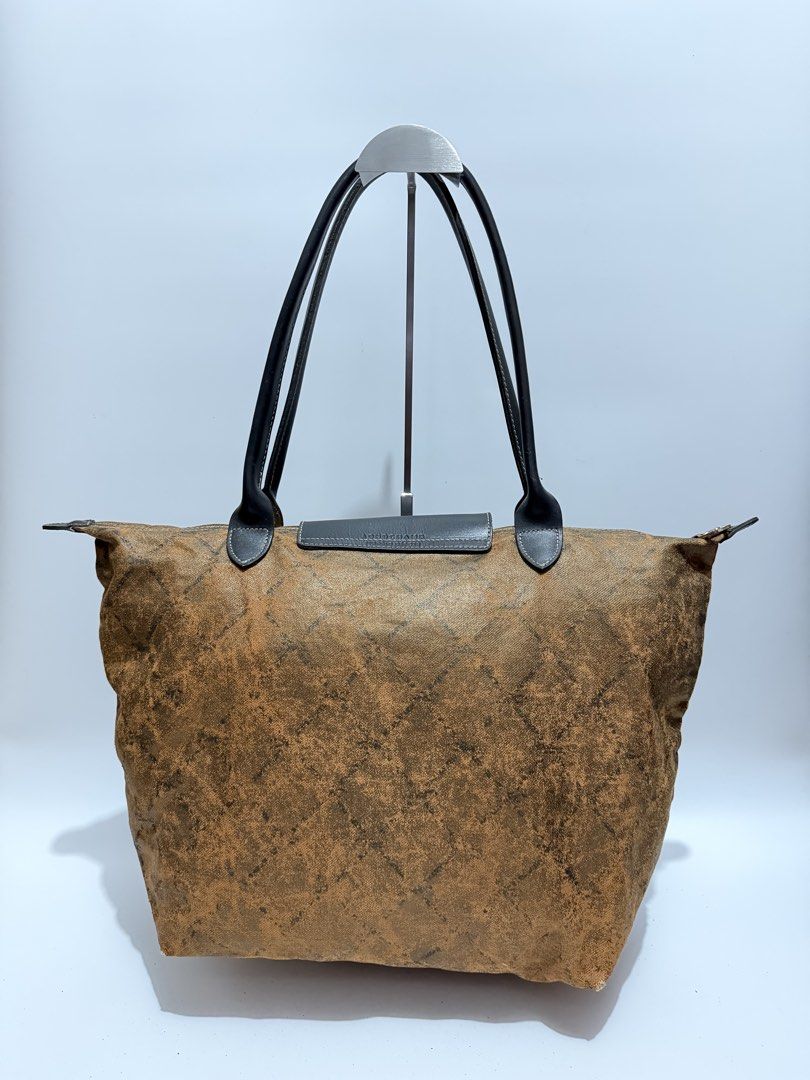 Authentic Longchamp Large Long Handle (Category: Tote Bags) located in Subic. Submitted by dear.jeveaph (Listing ID 1467092297, Image 2). Description: Authentic Longchamp Large Long Handle Vintage style with signs of use Needs wash ₱ 800.00 Friendly reminder: This is a preloved bag. Please manage your expectations. If you want a flawless bag, buy one in the store. 😊.