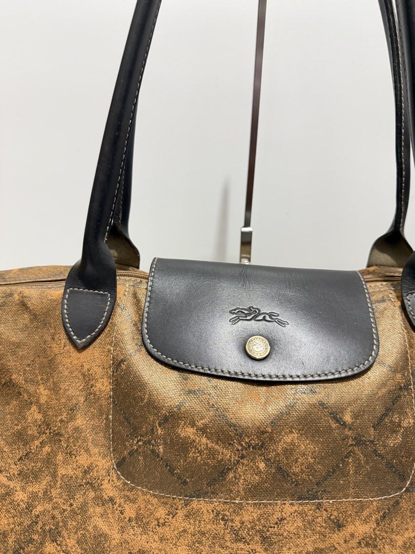 Authentic Longchamp Large Long Handle (Category: Tote Bags) located in Subic. Submitted by dear.jeveaph (Listing ID 1467092297, Image 3). Description: Authentic Longchamp Large Long Handle Vintage style with signs of use Needs wash ₱ 800.00 Friendly reminder: This is a preloved bag. Please manage your expectations. If you want a flawless bag, buy one in the store. 😊.
