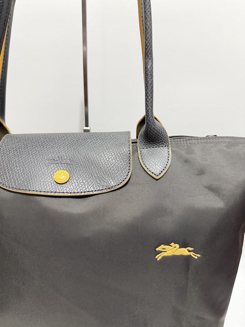 Authentic Longchamp Le Pliage Large Long Handle (Category: Tote Bags) located in Subic. Submitted by dear.jeveaph (Listing ID 1467095637, Image 3). Description: Authentic Longchamp Le Pliage Large Long Handle Like new condition ₱ 2500.00 Friendly reminder: This is a preloved bag. Please manage your expectations. If you want a flawless bag, buy one in the store. 😊.