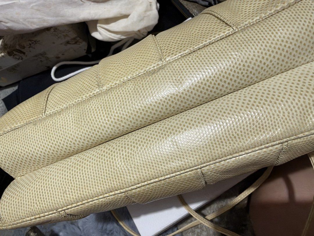Authentic Rare Judith Lieber Lizard jeweled bag (Category: Luxury Bags & Wallets) located in Pasig City. Submitted by balenciaga.couture (Listing ID 1467112768, Image 2). Description: bag only .