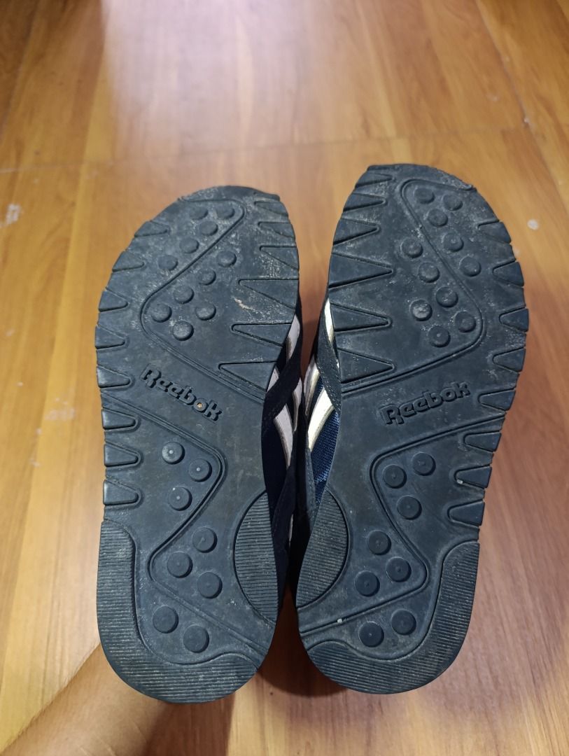 Authentic Reebok Classic Nylon (Category: Sneakers) located in Bulacan. Submitted by koritoo (Listing ID 1467134164, Image 3). Description: Authentic Reebok Classic Nylon Good condition, see photos for issue USA: 8 UK: 7 EUR: 40.5 26 CM.