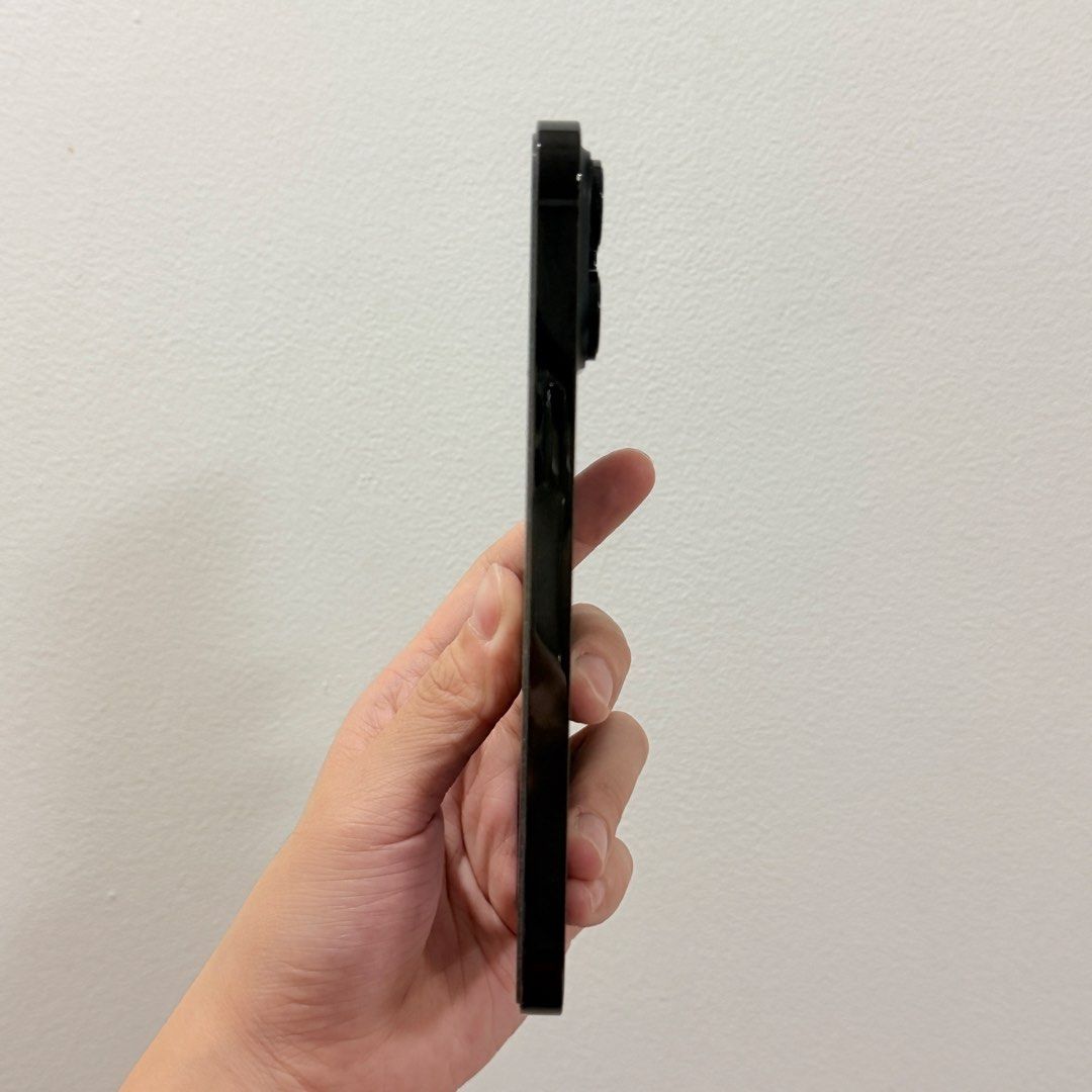 [Authentic] Used Apple iPhone 14 Pro Max 128GB Space Black No SIM Lock with Box (Category: iPhone 14 Series) located in Quezon City. Submitted by brandedusagoodies (Listing ID 1467072788, Image 3). Description: Please read the last photo for the full details. Used Apple iPhone 14 Pro Max, 128GB, in Space Black. First owner, with no SIM restrictions and no history of repair. Battery health is 75%. Face ID and True Tone are both working. The origin