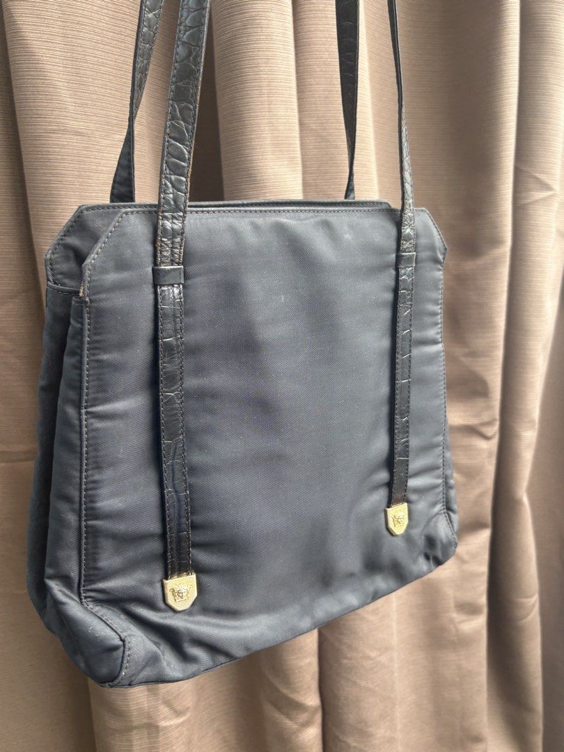 💯Authentic Versace Nylon Bag (Category: Shoulder Bags) located in San Mateo. Submitted by littlemalashop (Listing ID 1467112057, Image 3). Description: .