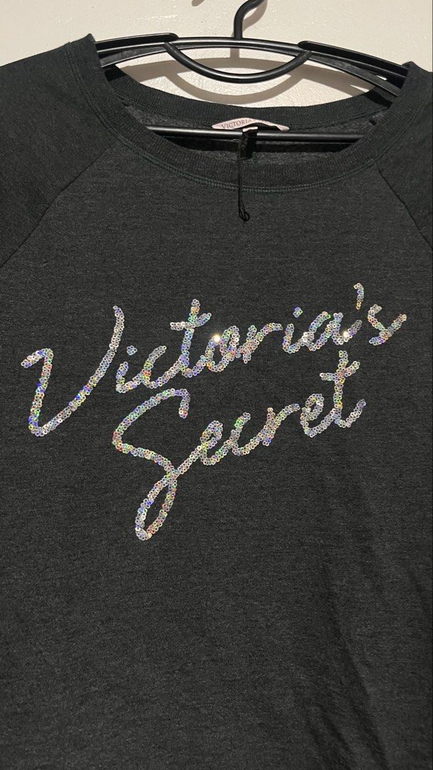 Authentic Victoria's Secret Sequin Script Sweatshirt - Size M (Like New (Category: Longsleeves) located in Dinalupihan. Submitted by banditvaultco (Listing ID 1467109263, Image 2). Description: • Brand: Victoria’s Secret (Authentic with inner ID tags) • Size: Women’s Medium (M/M) / Features a comfortable, relaxed fit • Color: Charcoal Heather Gray • Material: Premium cotton-poly blend with an ultra-soft brushed fleece interior • Design Details: C