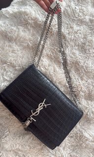 (Category: ) located in . Submitted by vccloset (Listing ID 1467116042, Image 1). Description: .