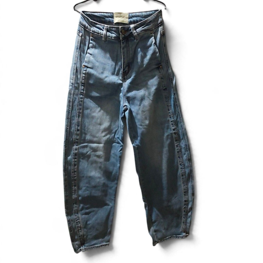 AYAJIA Premium Barrel cut Jeans (Category: Jeans) located in Munoz. Submitted by harm0nica337 (Listing ID 1467147496, Image 1). Description: W:27 L:41 Ready to wear (RTW) - Color/Wash: Light blue wash with vintage washed look - Size: Medium (tag attached) - Fit: Relaxed barrel leg cut - Details: Front seaming, raw edge trim on back pockets, and leather back waistband patch - Material: Heavy structured denim fabric MOP: Gcash (price+SF) J&T expres