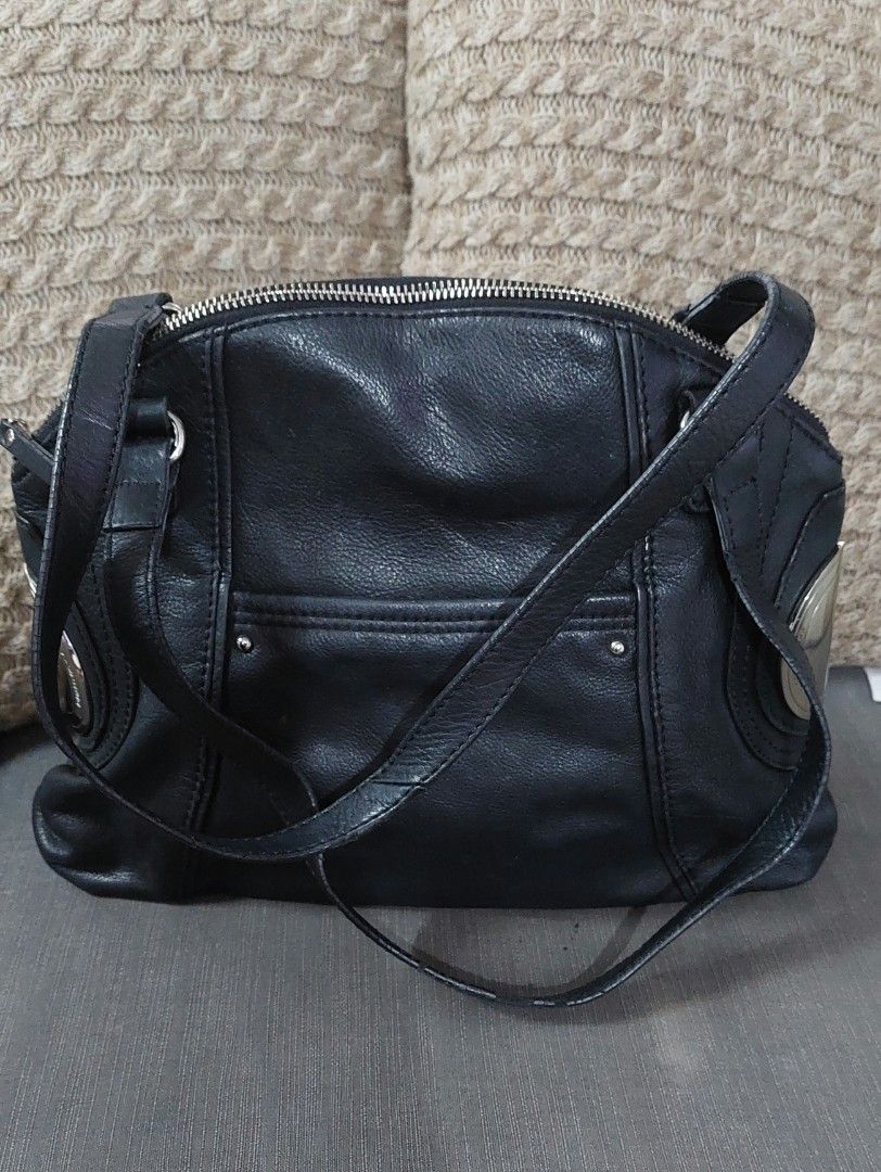B Makowsky Handbag Black W/animal Print Interior Lining (Category: Shoulder Bags) located in Taguig. Submitted by thrifthub.ph (Listing ID 1467112836, Image 1). Description: .