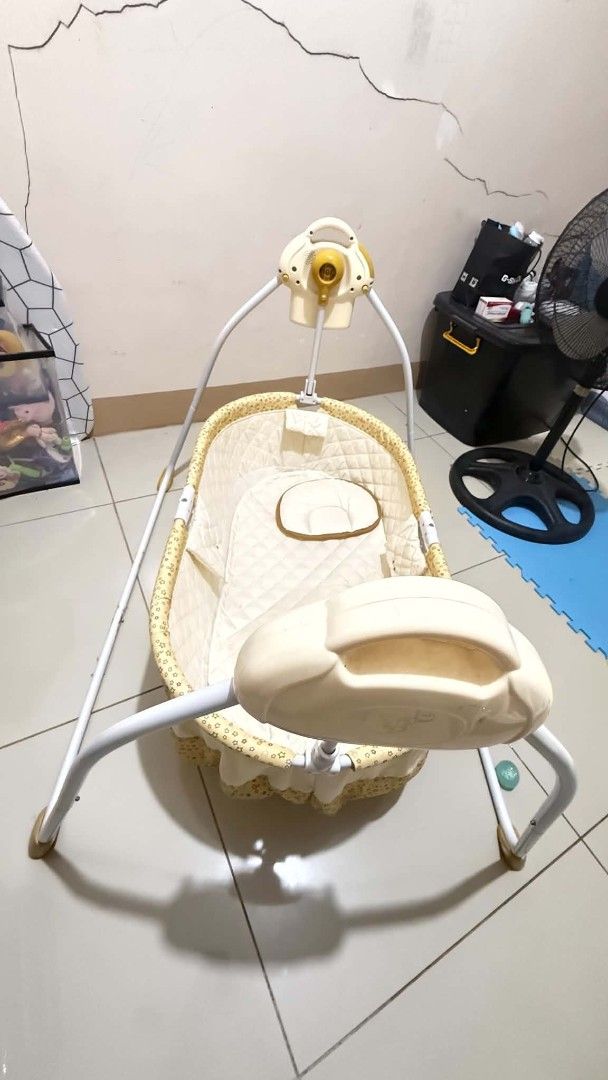 Baby Electric Swing Cradle (Category: Cots & Cribs) located in Meycauayan. Submitted by pengtot (Listing ID 1466986839, Image 1). Description: - Complete electric baby swing cradle set with motor frame - Cushioned white and yellow star-print bassinet for cozy naps - Bundle includes baby carrier and bath mat - Everything shown in the photos is included - Ideal and practical bundle for newborn parents - Condition: with stain but still in good condi