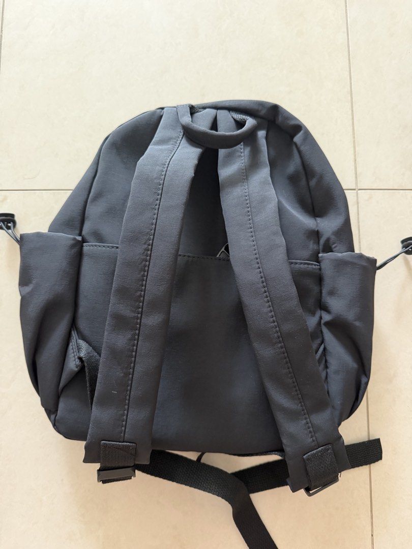 Backpack (Category: Backpacks) located in Singapore. Submitted by jlovepeace (Listing ID 1467000838, Image 3). Description: Brand New. 32(H) x 27(W) x10(D) cm Self collect coral edge Lrt or 138 Edgedale plains s820138.