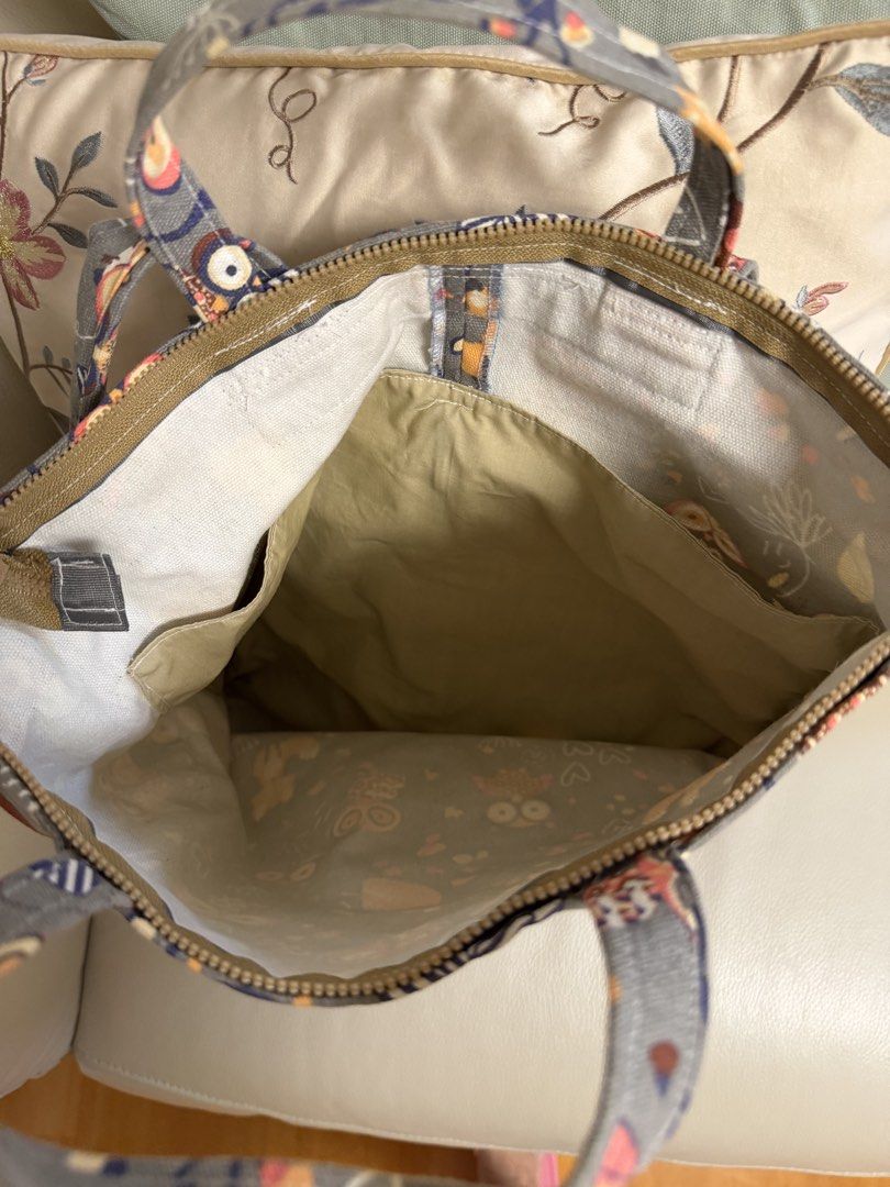Backpack （分類：背囊）位於 Hong Kong。 由 Freshday1 提交（商品編號 1467139465，圖片 3）。簡介： 花花布背囊🌻🍀🦋。