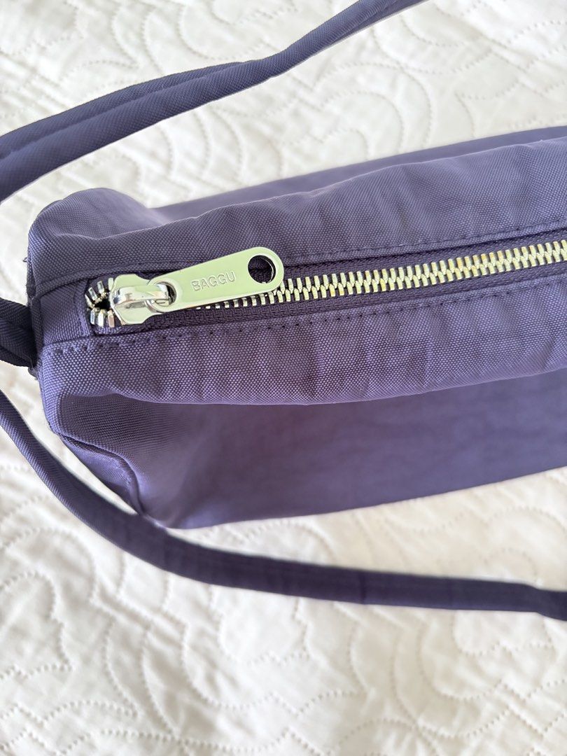 BAGGU Loaf Bag in Fig (Category: Shoulder Bags) located in Manila. Submitted by alexashops (Listing ID 1467009168, Image 3). Description: BAGGU NYLON LOAF BAG IN FIG Bought last May 2026 fron Certified Calm Lightly used ❗️ISSUE: No charm RFS: Prefer other bag .