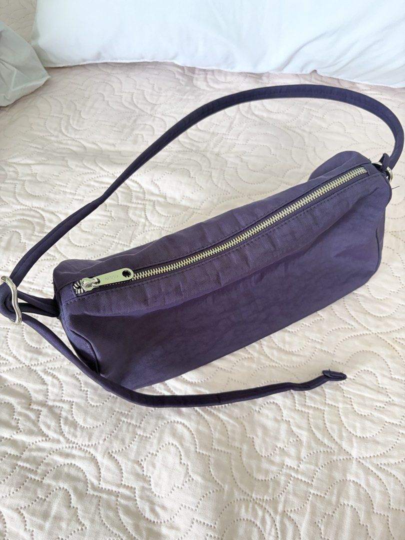 BAGGU Loaf Bag in Fig (Category: Shoulder Bags) located in Manila. Submitted by alexashops (Listing ID 1467009168, Image 2). Description: BAGGU NYLON LOAF BAG IN FIG Bought last May 2026 fron Certified Calm Lightly used ❗️ISSUE: No charm RFS: Prefer other bag .