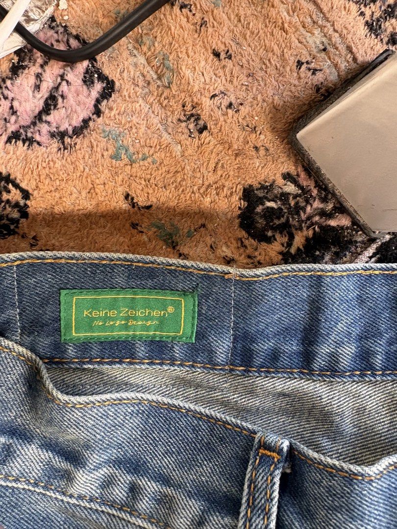 Baggy Bootcut Jeans (Category: Jeans) located in Pasay City. Submitted by namastenamstenamaste (Listing ID 1466972462, Image 3). Description: Baggy Bootcut Jeans Flared Baggy Pants No issue W: 32 L: 42 Thighs: 11 Knee: 10 Legop: 11 +sf.