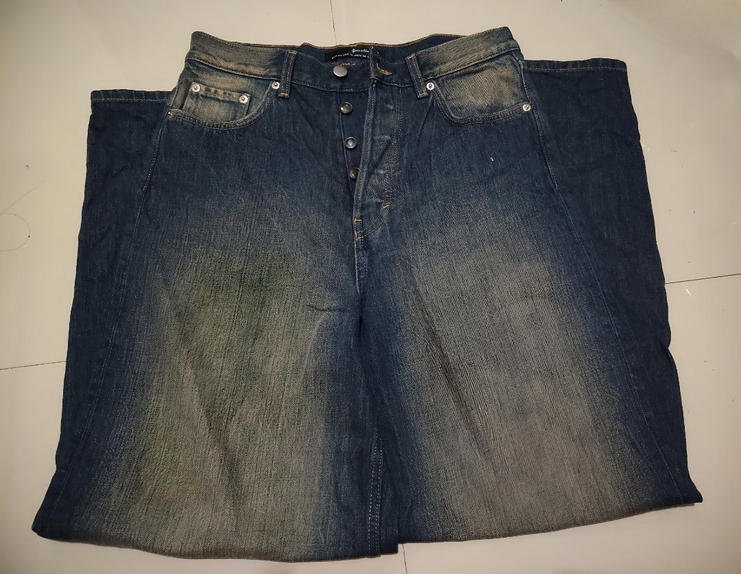Baggy Buttonfly Jeans (Vintage Color) (Category: Jeans) located in Dasmarinas. Submitted by chaz.0518 (Listing ID 1467165942, Image 3). Description: Baggy Buttonfly Jeans from Stradi Size (waist): 30 (based on tape measure) Length: 42 Never been worn.