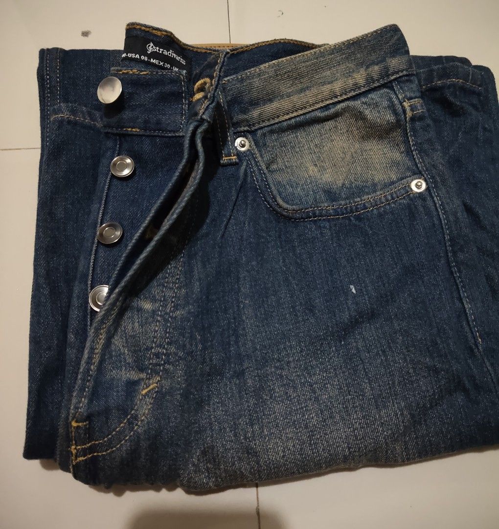 Baggy Buttonfly Jeans (Vintage Color) (Category: Jeans) located in Dasmarinas. Submitted by chaz.0518 (Listing ID 1467165942, Image 2). Description: Baggy Buttonfly Jeans from Stradi Size (waist): 30 (based on tape measure) Length: 42 Never been worn.