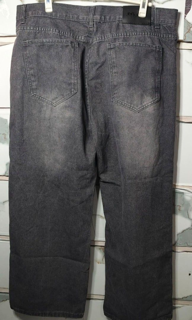 BAGGY PANTS MEN WASHED BLACK 38 (Category: Jeans) located in Quezon City. Submitted by ahyaladyblue (Listing ID 1464853637, Image 2). Description: .