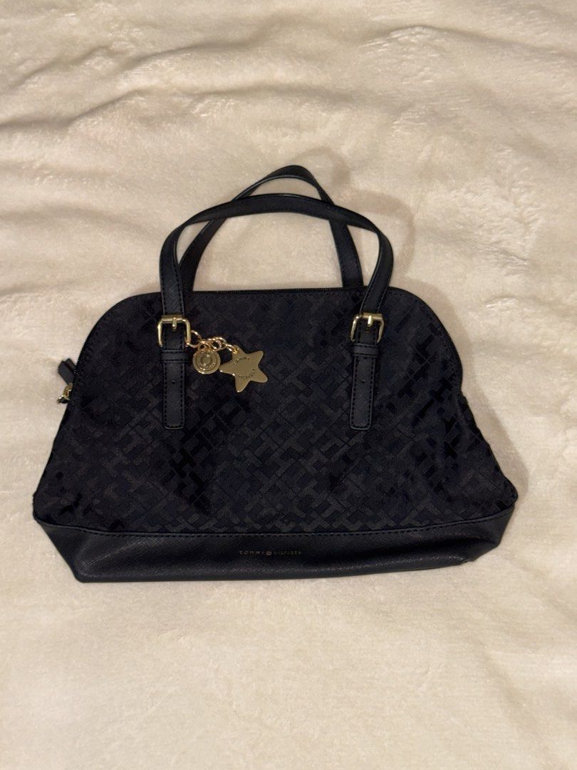 bags (Category: Shoulder Bags) located in Manila. Submitted by jaywanda (Listing ID 1467132536, Image 3). Description: pm for more details / picture may vary 1k to 2k negotiable.