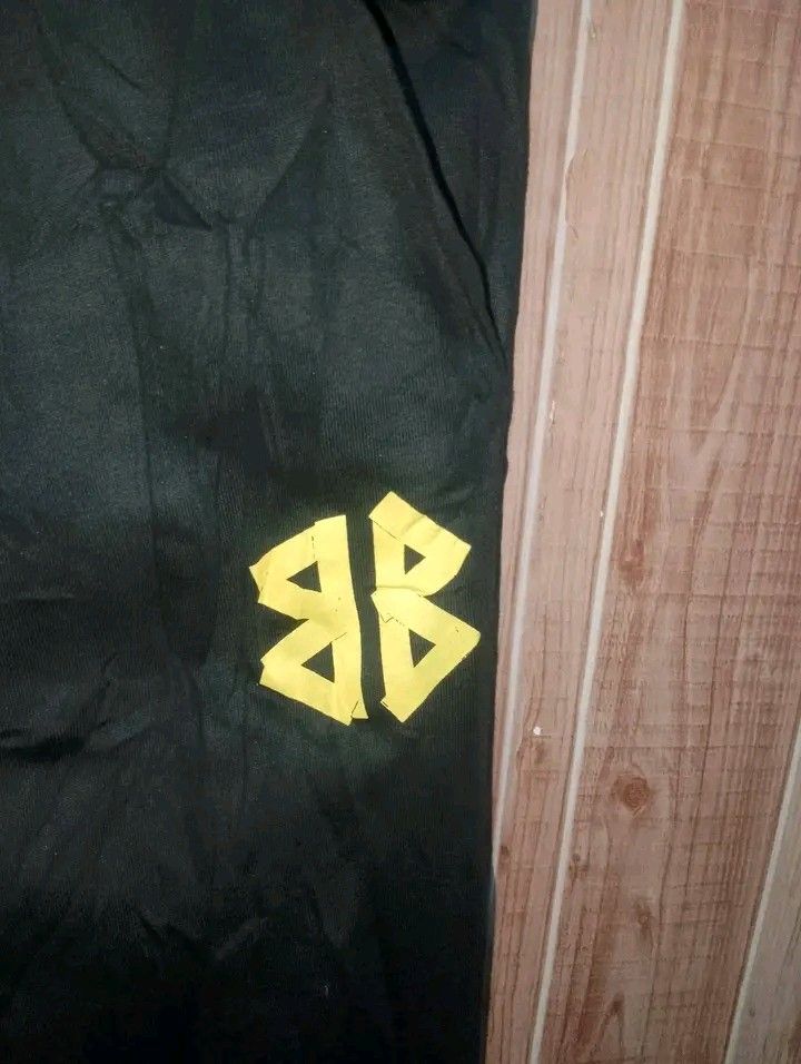 BALENCIAGA (Category: Joggers) located in Taguig. Submitted by clothingselection (Listing ID 1467052608, Image 3). Description: PTPA BALENCIAGA SWEAT PANTS WIDTH 28-32 LENGTH 40 HEM 7 HANGTAG STILL INTACT BNEW CONDITION NID WASH FRESH FROM BALE NOTE : SOLD NA PO UNG SIZE M.