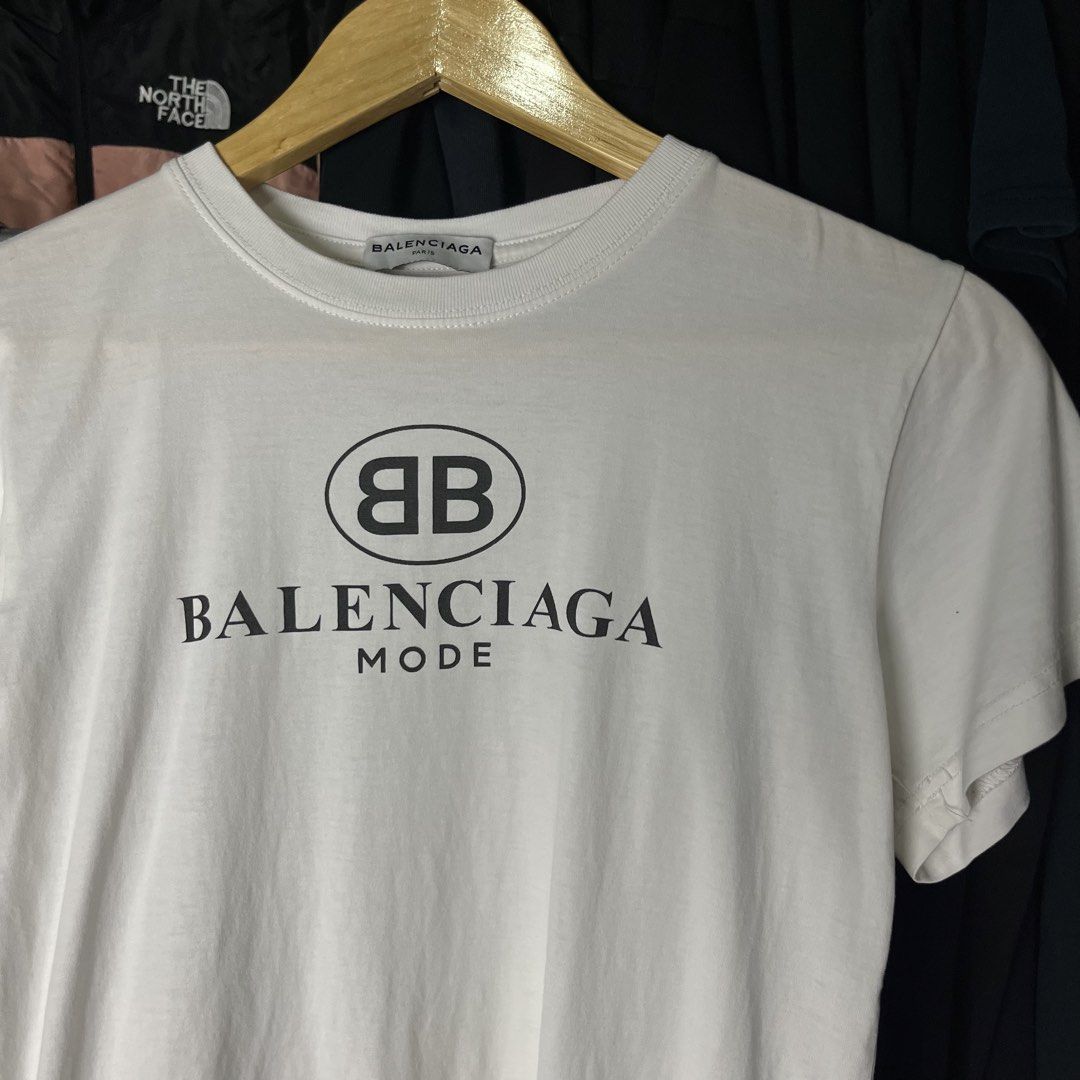 BALENCIAGA BB MODE LOGI DESIGN (Category: Luxury Apparel) located in Daet. Submitted by wearthriftingcloth. (Listing ID 1467143623, Image 2). Description: 👕BALENCIAGA Size:S Measurement: W16xL22 Issue(s): ONE PINHOLE ONLY Condition: 9.5/10 Color rate: 9.5/10 ➡️Swipe- to see more detail pic 📌No Deleting/Cancelation‼️ 📌Color may Vary Due to Lighting‼️ 📌Please be responsible buyer Bogus/Flaker will be posted‼️ 📌All ltems Need Wash‼️.