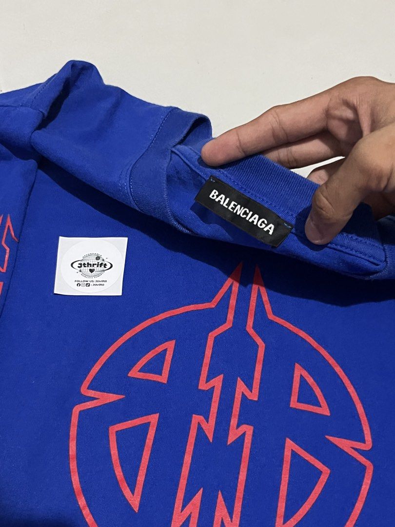 Balenciaga big logo script long sleeve (Category: Longsleeves) located in Iloilo. Submitted by jthrift0 (Listing ID 1467124543, Image 3). Description: 23x27 no issue need wash only 9.8/10 color rate.