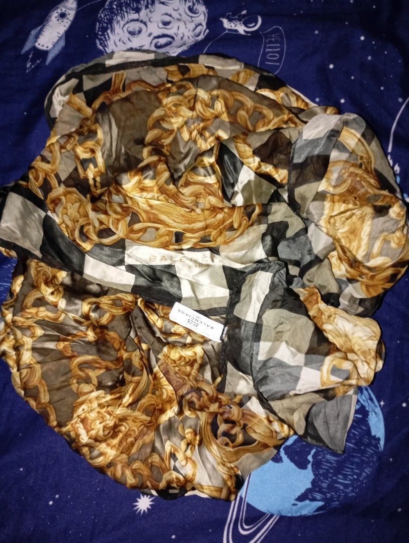 BALENCIAGA SCARF (Category: Luxury Accessories) located in Manila. Submitted by kitkathukayukay (Listing ID 1467006483, Image 1). Description: with issue check pics na lang po.