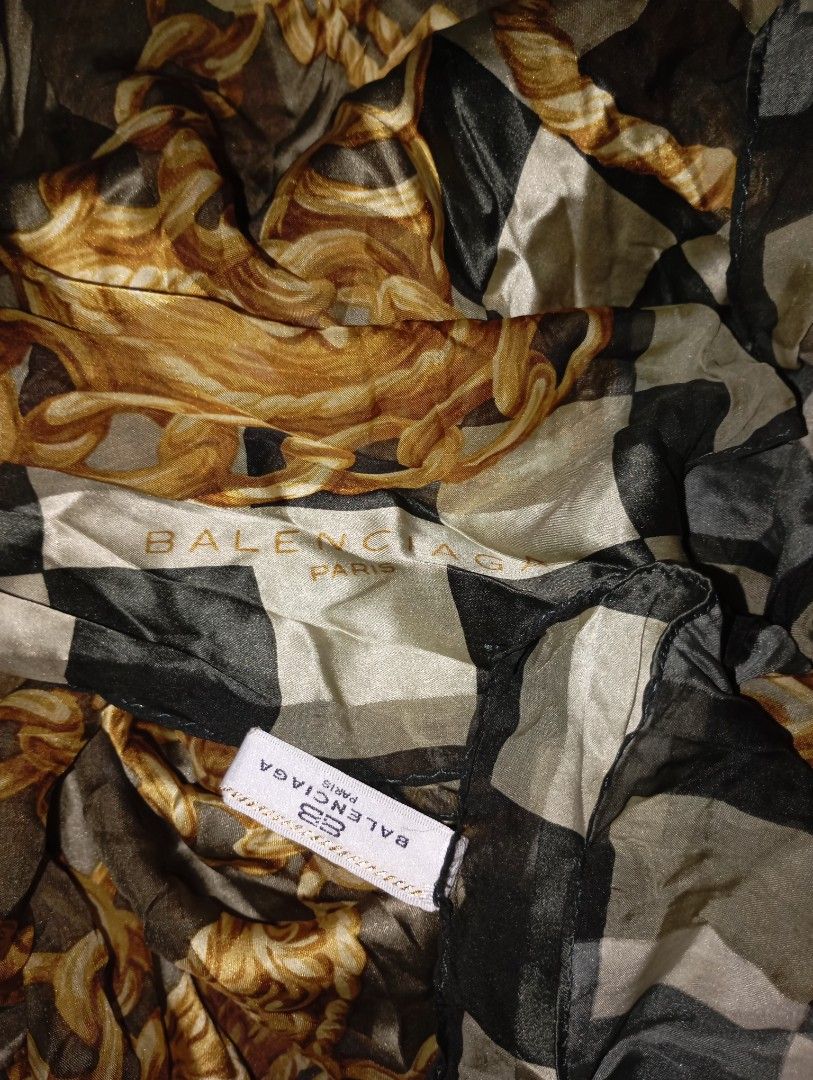 BALENCIAGA SCARF (Category: Luxury Accessories) located in Manila. Submitted by kitkathukayukay (Listing ID 1467006483, Image 2). Description: with issue check pics na lang po.